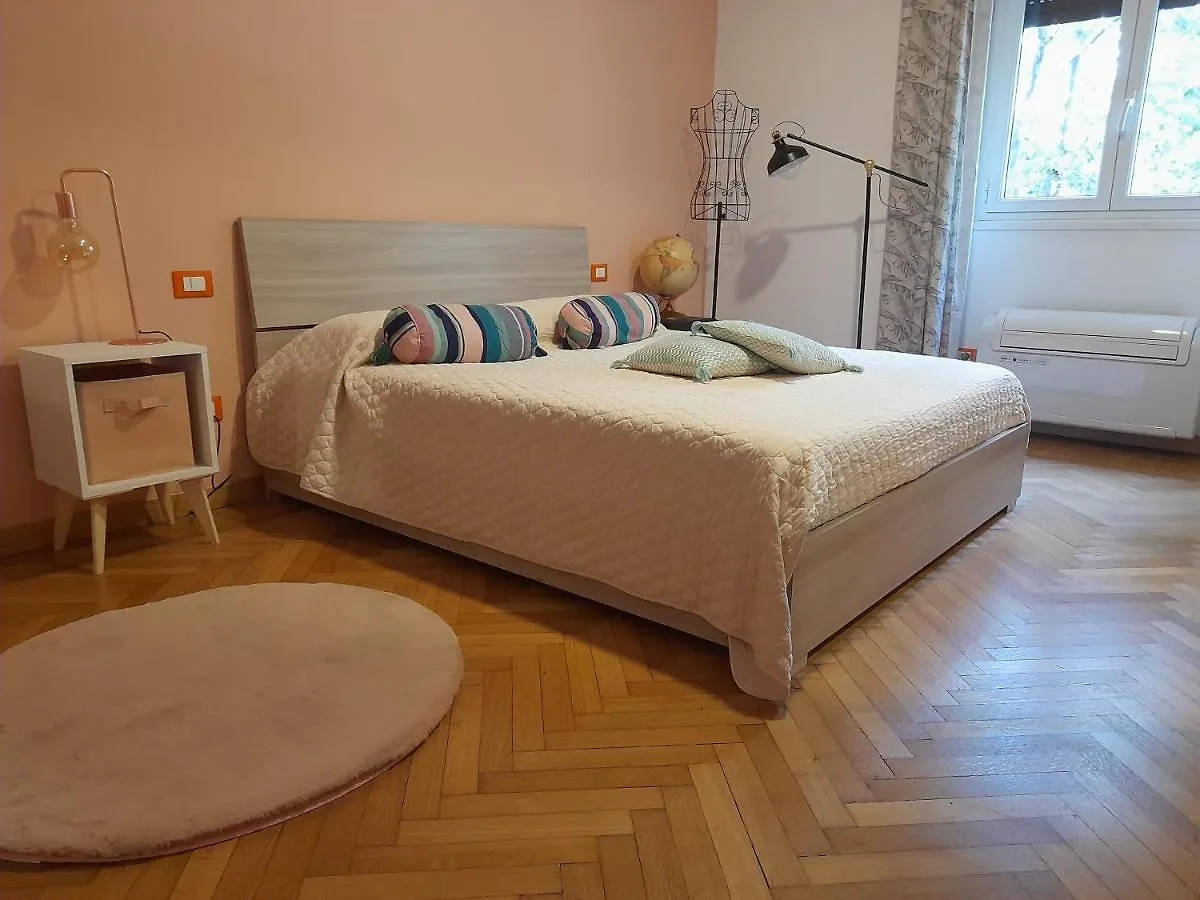 Marche Apartment Milan